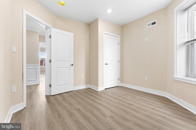 Building Photo - 806 S 56th St