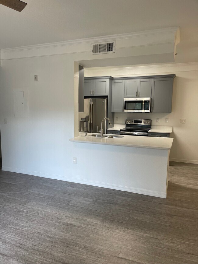 Building Photo - 11480 Villa Grand