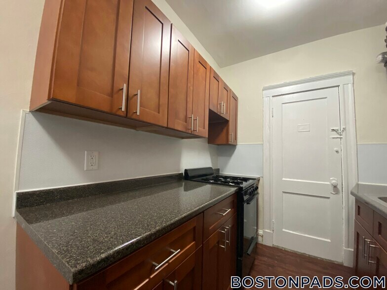 Building Photo - 1167 Boylston St