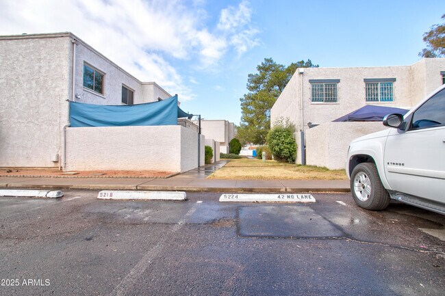 Building Photo - 5214 N 42nd Ln