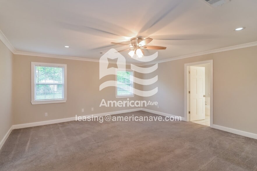 Building Photo - 2716 Colonial Dr