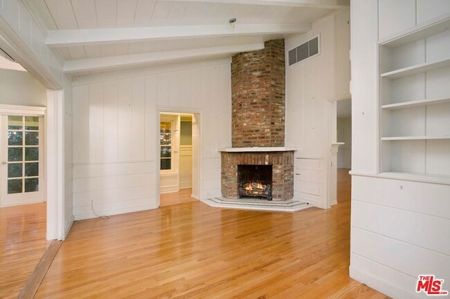 Building Photo - 3231 Coldwater Canyon Ln