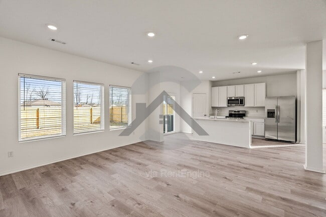 Building Photo - 10809 Mason Dr