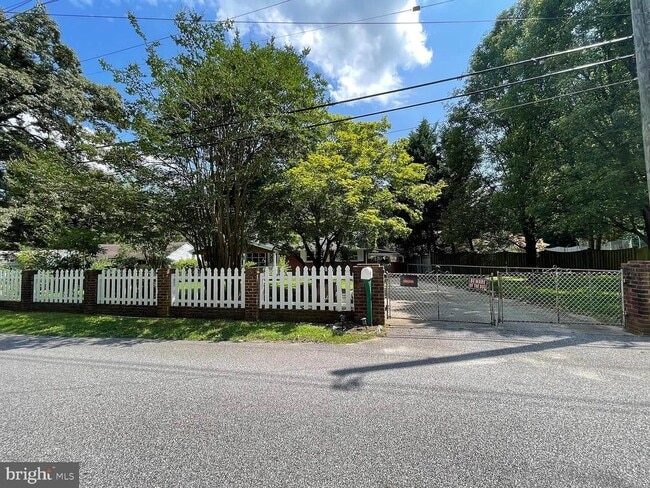 Building Photo - 205 Old Magothy Bridge Rd