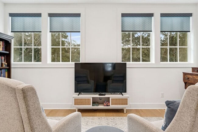 Building Photo - 9013 Stern Aly