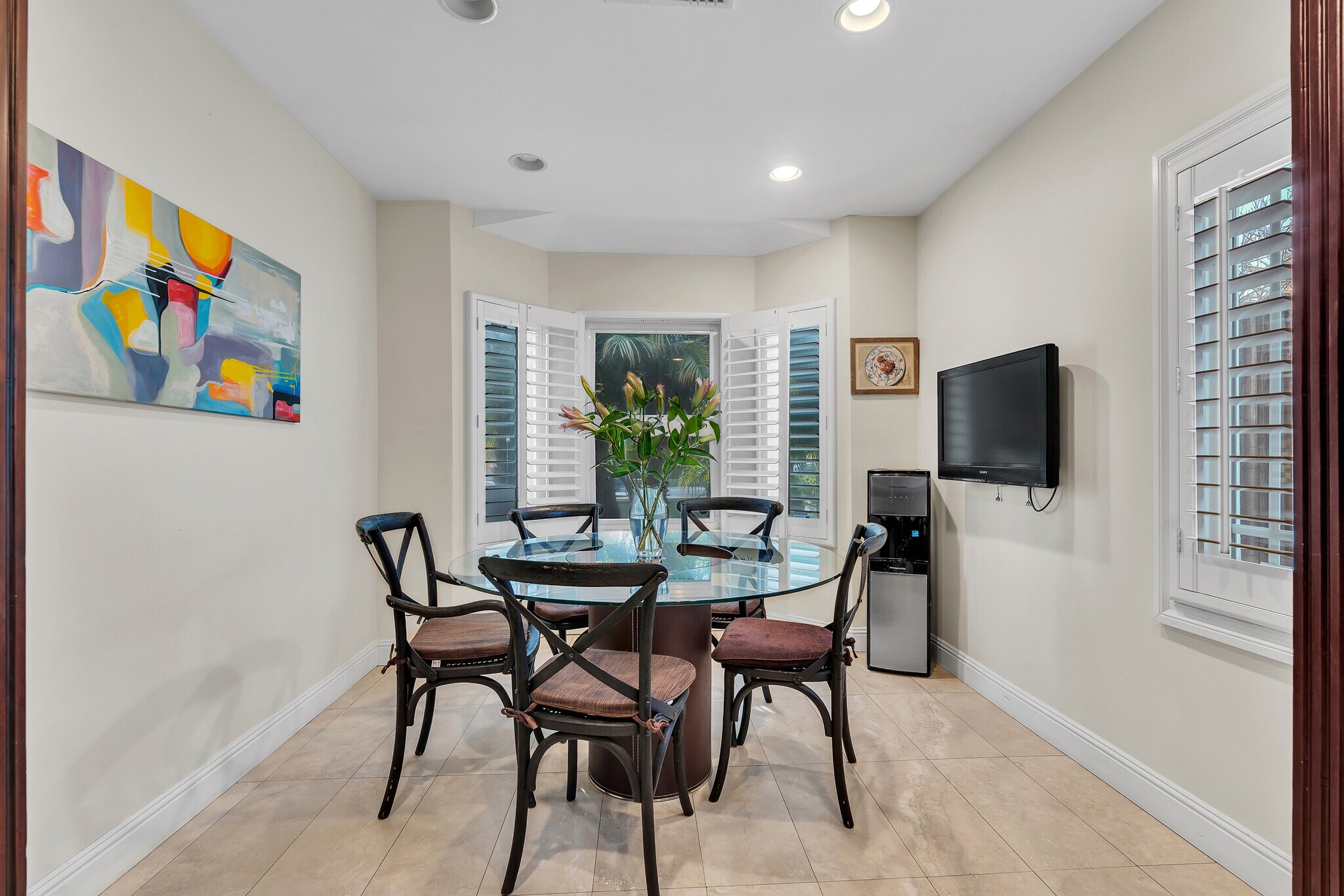 Building Photo - 326 N Doheny Dr