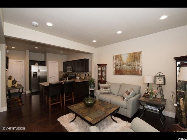 Building Photo - 1293 S Mountain Crest Dr