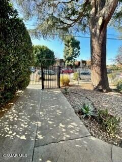 Building Photo - 5728 Hazeltine Ave