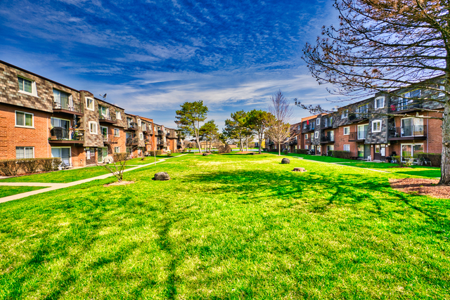 Building Photo - 9376 Bay Colony Dr
