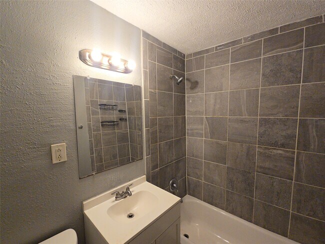 Building Photo - 5115 Balkin St