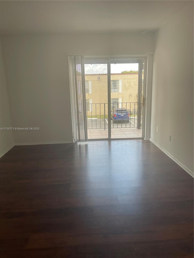 Building Photo - 10790 N Kendall Dr