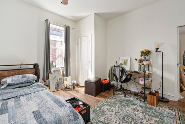 Building Photo - 2120 E Carson St