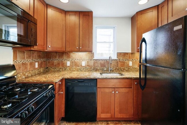 Primary Photo - 3149 Tilton St