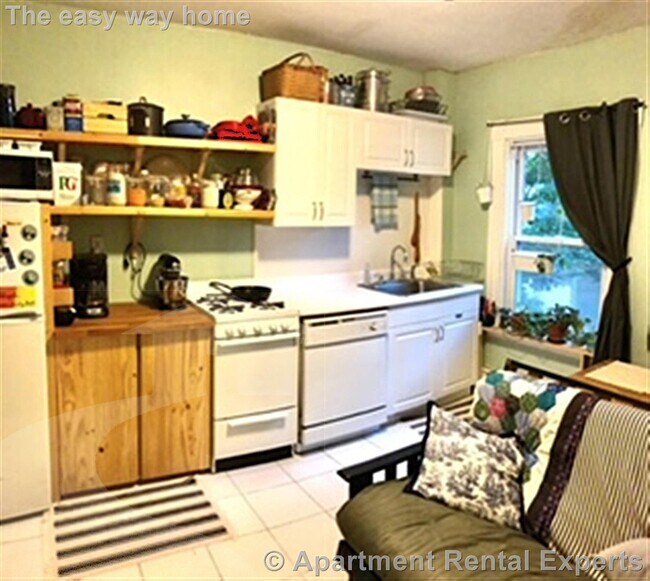 Building Photo - 33 Chester St