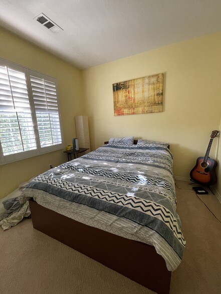 Guest bedroom - 26019 Brinton Plz