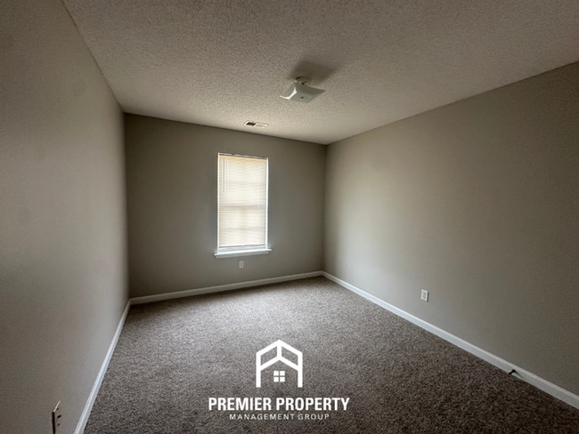 Building Photo - 2280 Southern Woods Dr