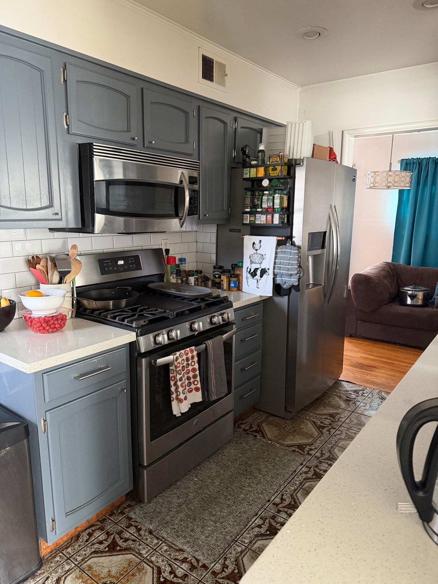 Kitchen - 2158 Cabrillo Ave