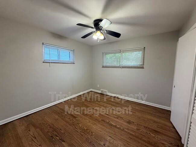 Building Photo - 1570 Mendell Dr