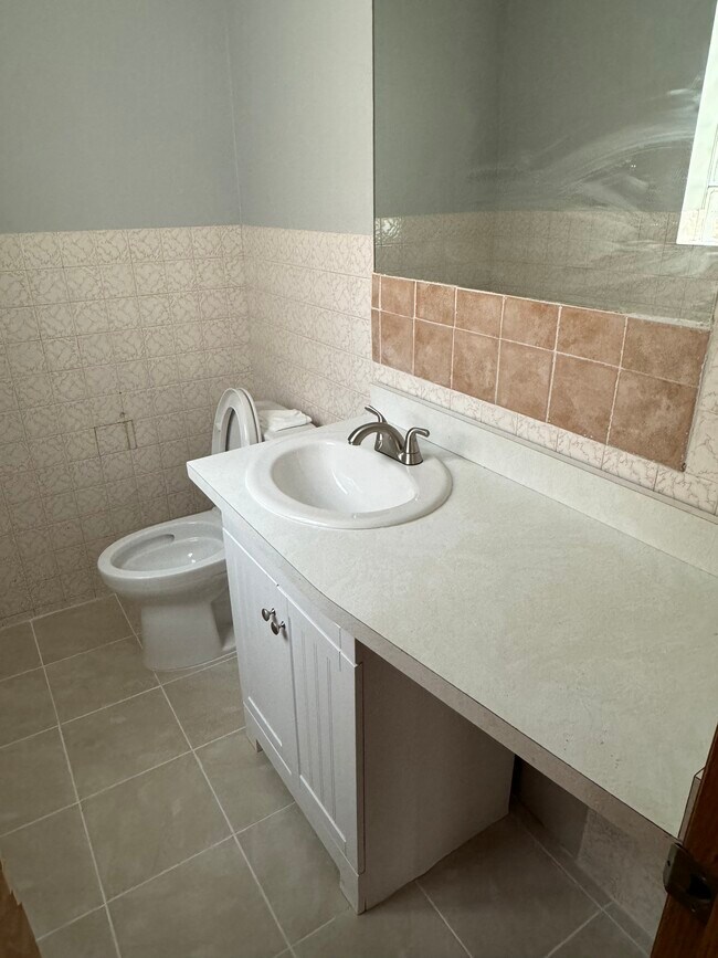 1/2 bathroom - 2714 N Mason Ave