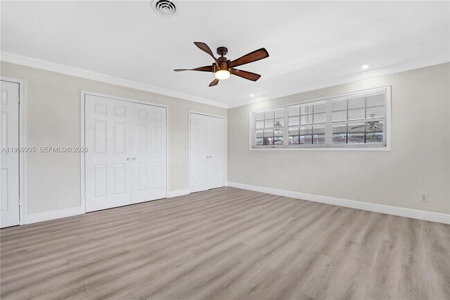 Building Photo - 215 Entrada Dr