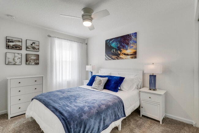 Building Photo - 5719 SE Edgewater Cir