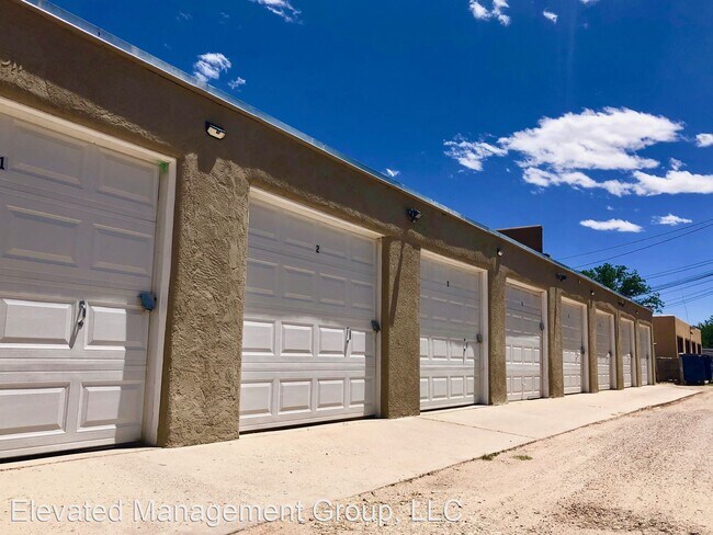 Building Photo - 507-511 Adams St NE