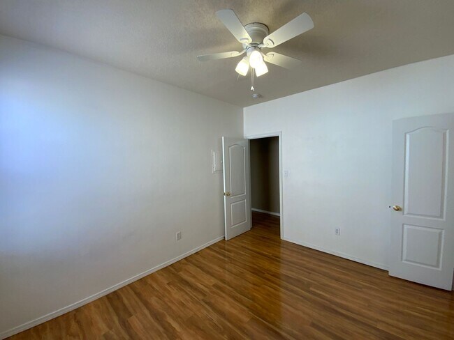 Building Photo - 3 Bedroom Single Story Home Available Near...