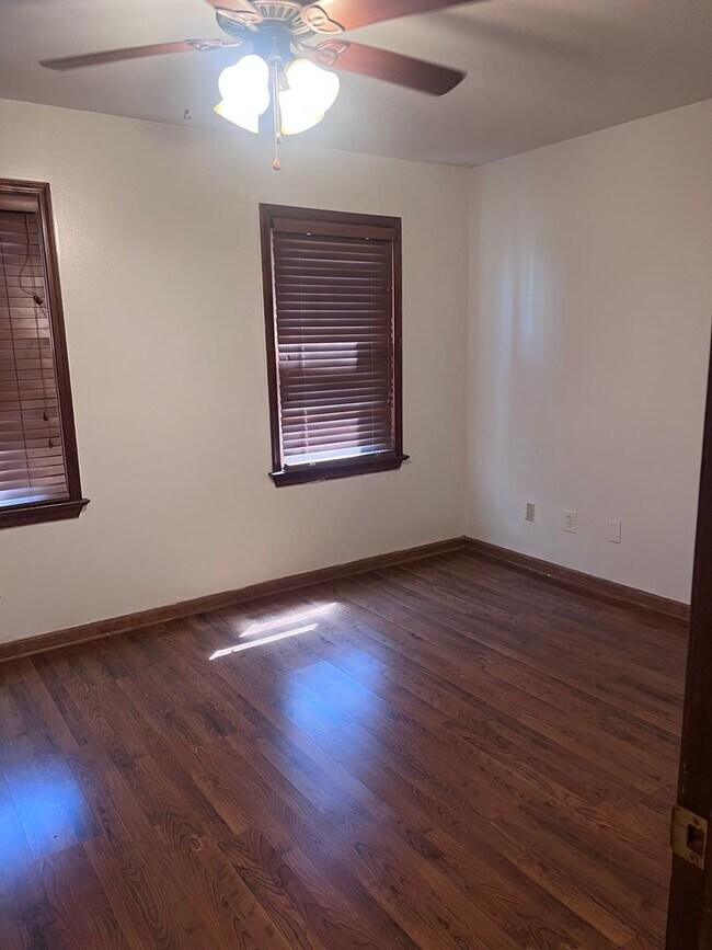 Building Photo - 2 Academy Ln