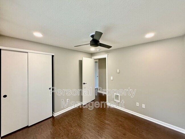 Building Photo - 9719 NE 60th Ave