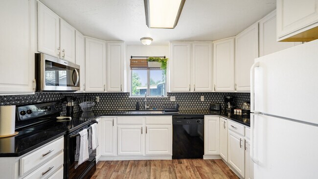 Building Photo - 423 W 1640 S