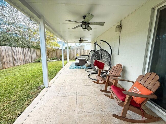 Building Photo - 17931 SW 152nd Ave