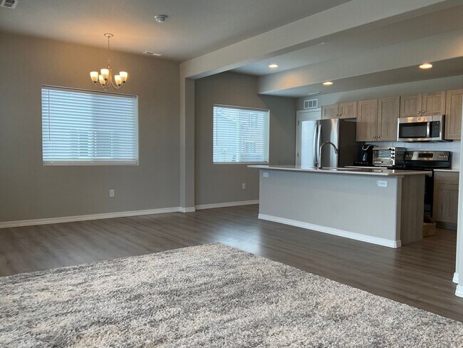 Building Photo - Beautiful Townhome in Townes At Woodmen Heights