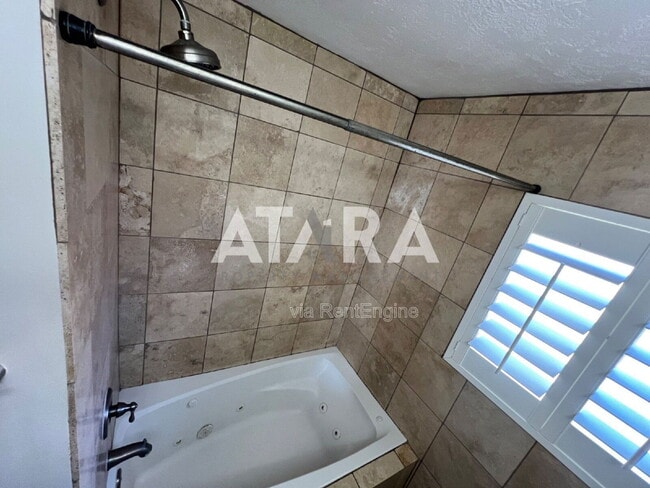 Building Photo - 2559 Wilmington Ave