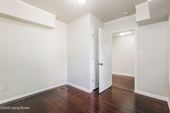 Building Photo - 110 S 41st St