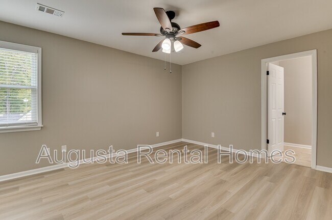Building Photo - 454 Windtree Pl