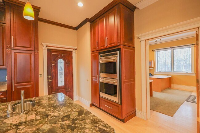 Building Photo - 67 Anderson Pond Rd