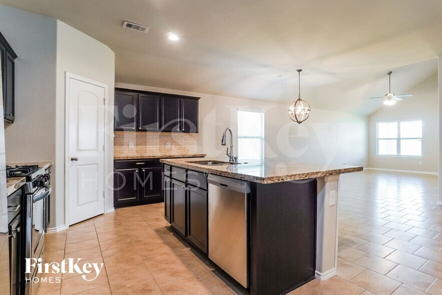 Building Photo - 2623 Lincolns Meadow Dr