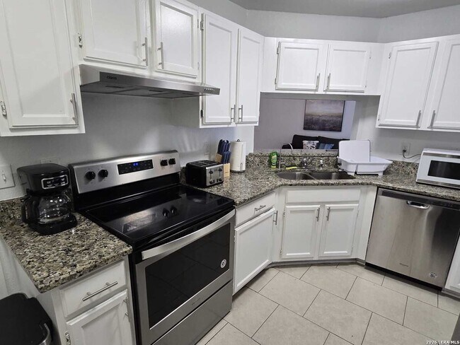 Building Photo - 4111 Sunrise Terrace Dr