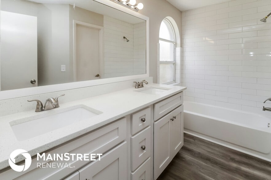 Building Photo - 1517 Crawford Dr