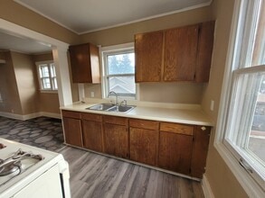 Building Photo - 2 Bedroom, 1 Bathroom Home with Deck