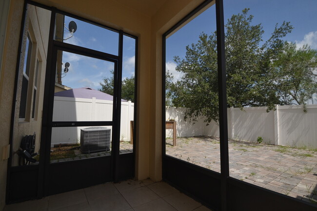 Building Photo - Gorgeous 3/2.5 Townhome in East Orlando ~ ...