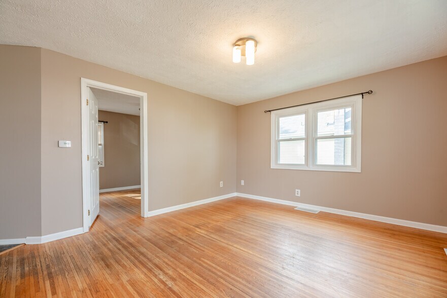 Building Photo - 133 River Meadow Dr