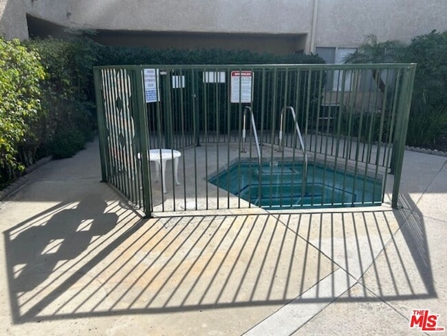 Building Photo - 10540 Balboa Blvd