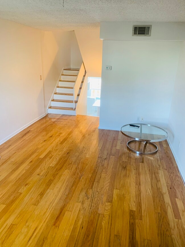 Building Photo - 4523 La Carmen Ct