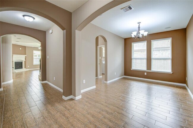 Building Photo - 18318 Russett Green Dr