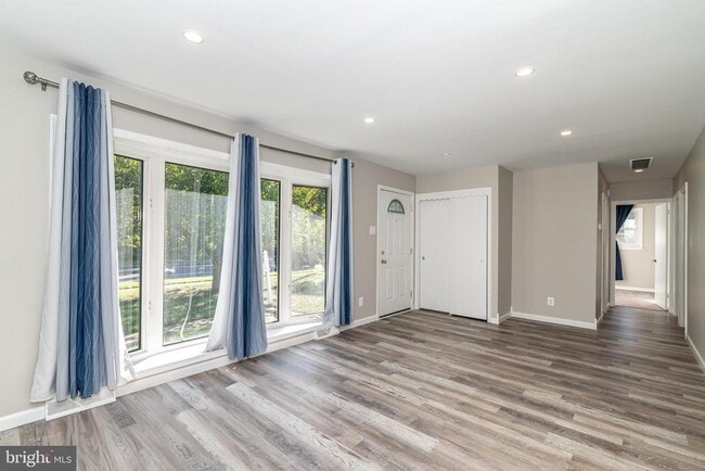 Building Photo - 400 E Main St