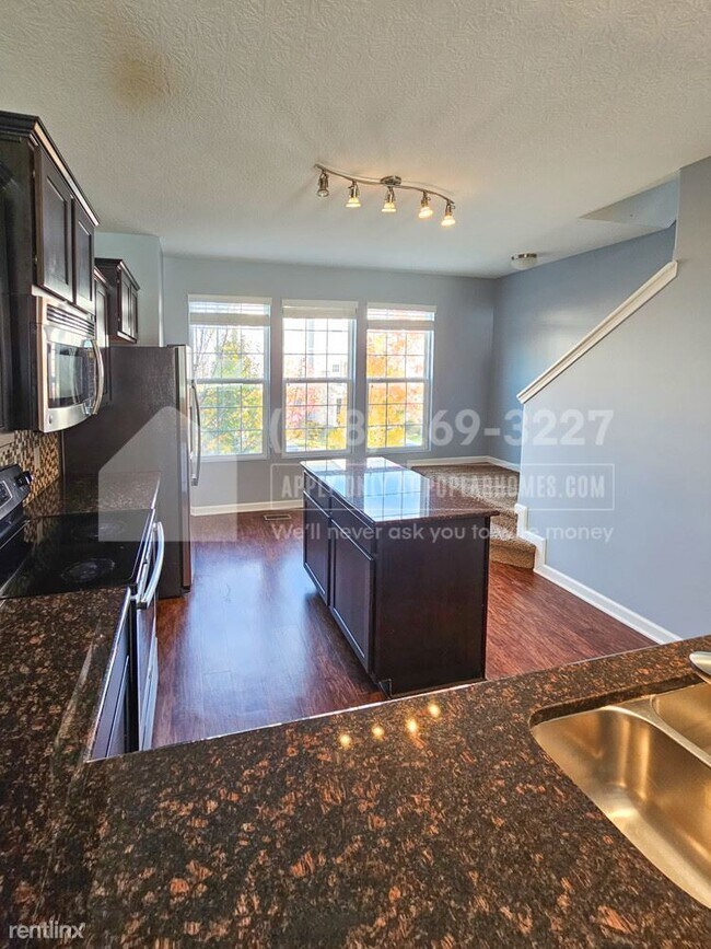Building Photo - 2 br, 3 bath Townhome - 5927 Winberry Cree...