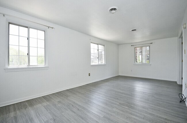 Building Photo - 2102 West St
