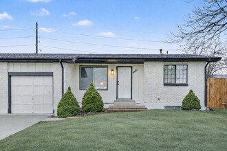 Building Photo - Renovated Duplex Available in Arvada!