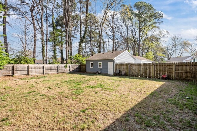 Building Photo - Quiet 3-Bedroom Home with Spacious Garage – Convenient Chesapeake Location